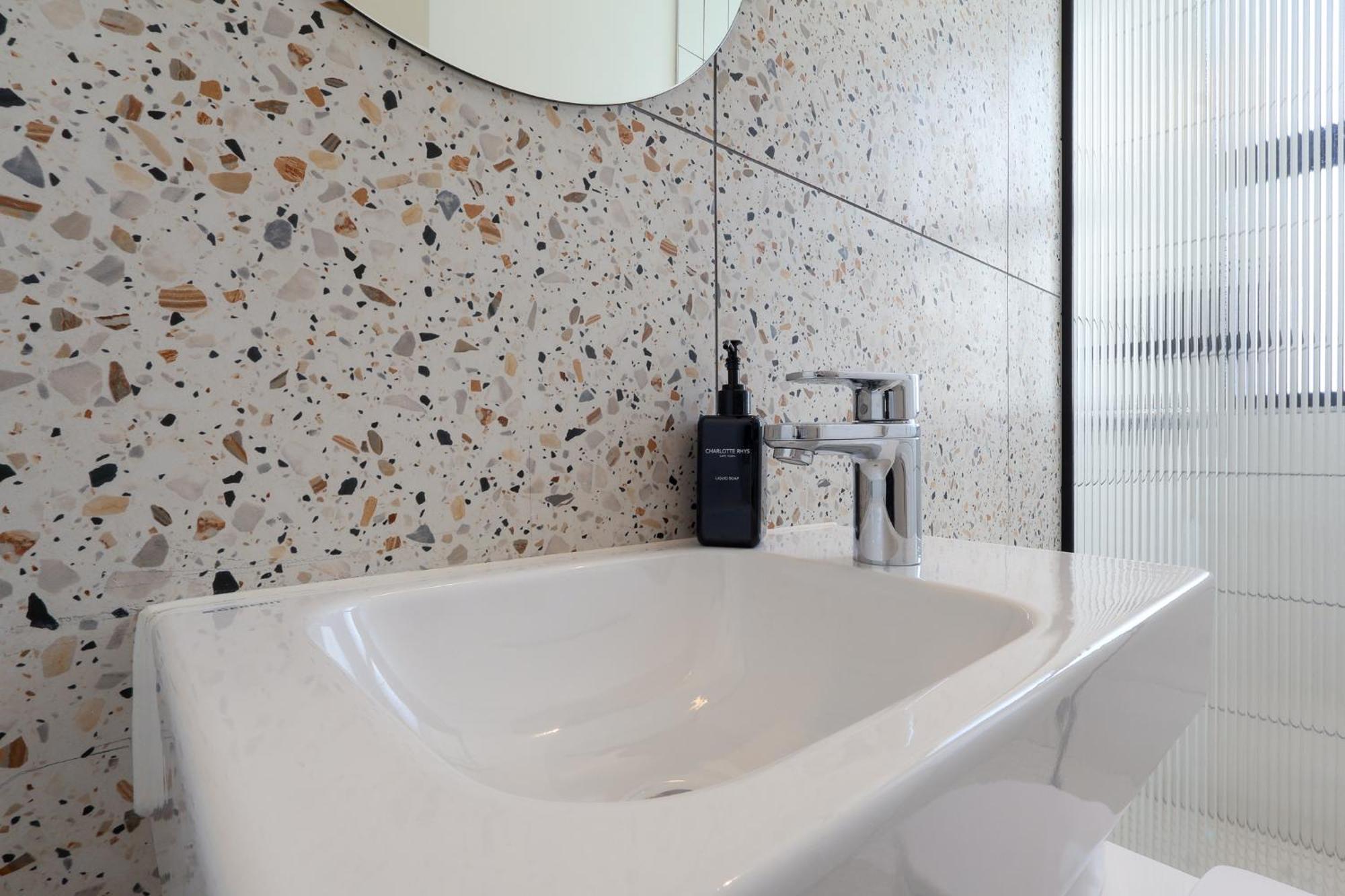 Apartment Three43 On B - Fluent Serviced *